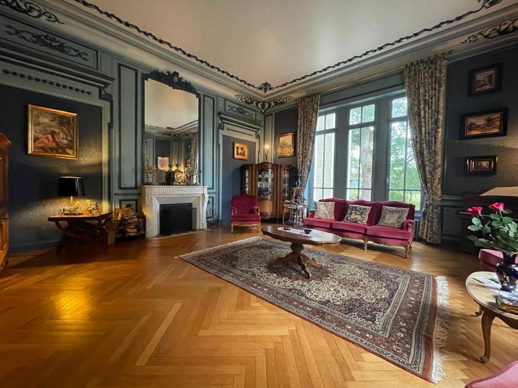 Chateau Maleplane Bed & Breakfast Saint-Leonard-de-Noblat Exterior photo