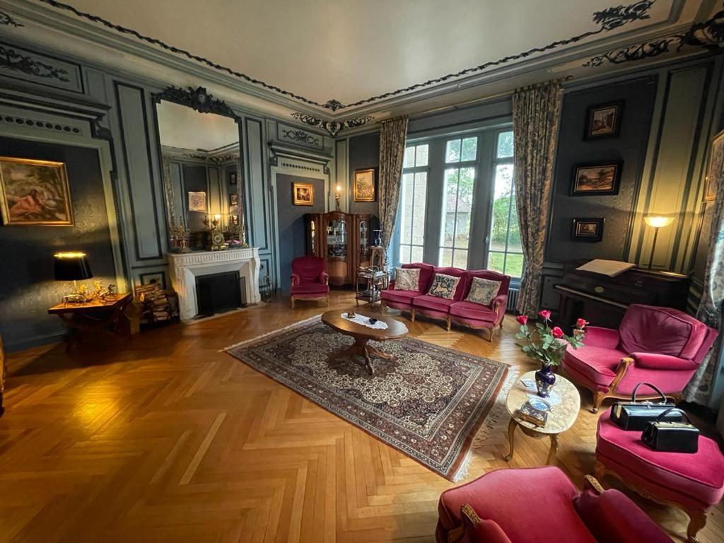 Chateau Maleplane Bed & Breakfast Saint-Leonard-de-Noblat Exterior photo