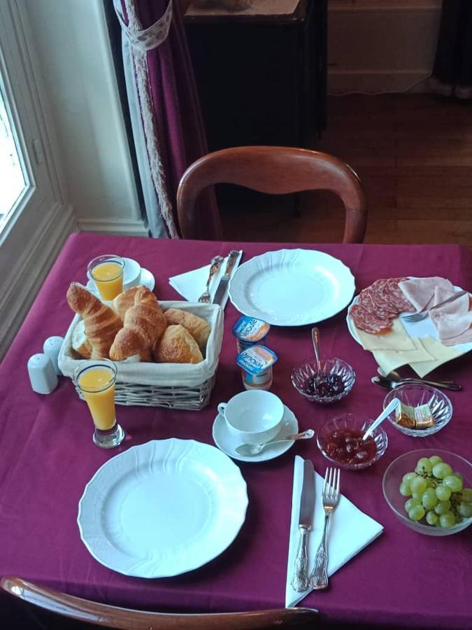 Chateau Maleplane Bed & Breakfast Saint-Leonard-de-Noblat Exterior photo